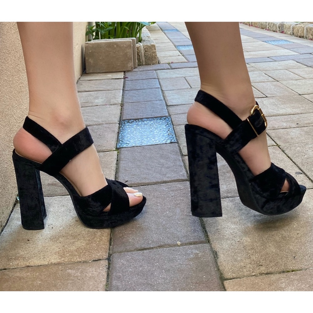 The Favorite Chunky Heel Sandals